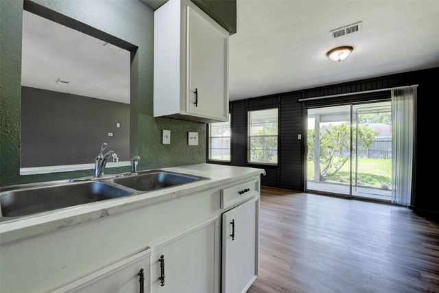 25 Clover Bend Street, La Marque, TX 77568