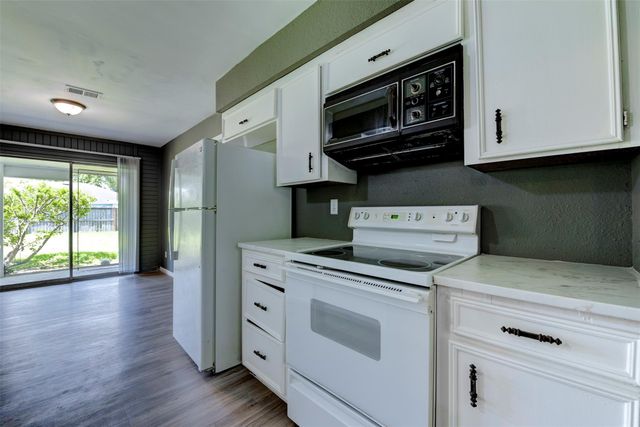 25 Clover Bend Street, La Marque, TX 77568