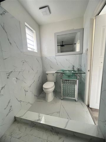 1711 Thomas Street, Hollywood, FL 33020