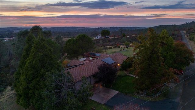 3900 Loma Dr, Shingle Springs, CA 95682