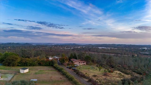 3900 Loma Dr, Shingle Springs, CA 95682