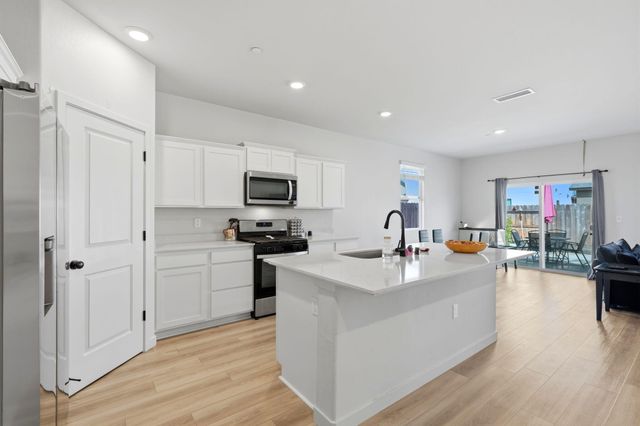 1834 W Twilight Street, Hanford, CA 93230