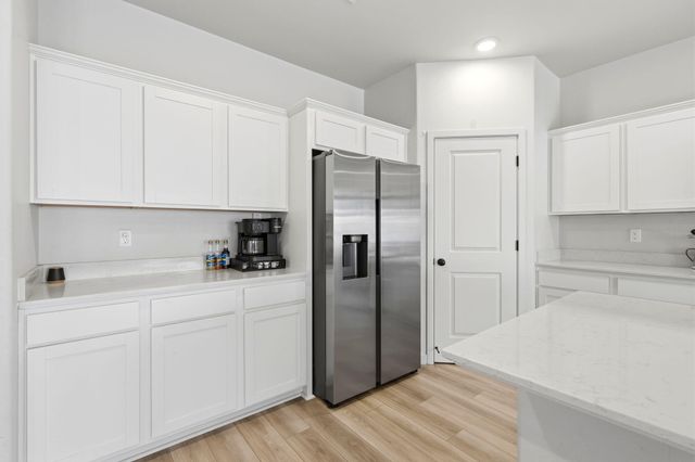 1834 W Twilight Street, Hanford, CA 93230