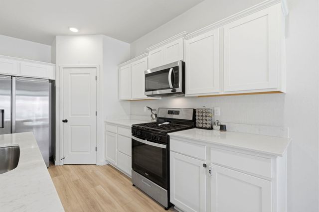 1834 W Twilight Street, Hanford, CA 93230