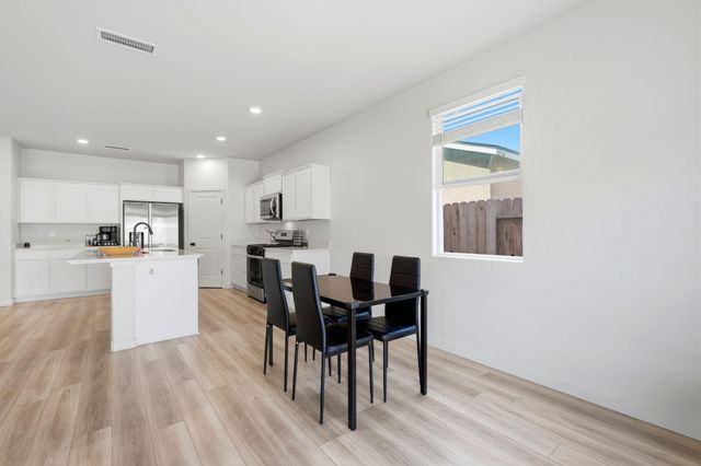 1834 W Twilight Street, Hanford, CA 93230