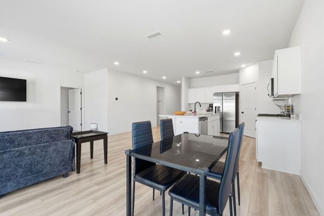 1834 W Twilight Street, Hanford, CA 93230