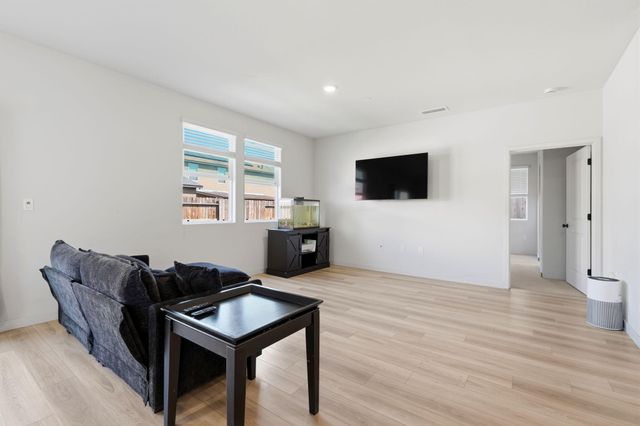 1834 W Twilight Street, Hanford, CA 93230