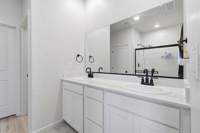 1834 W Twilight Street, Hanford, CA 93230