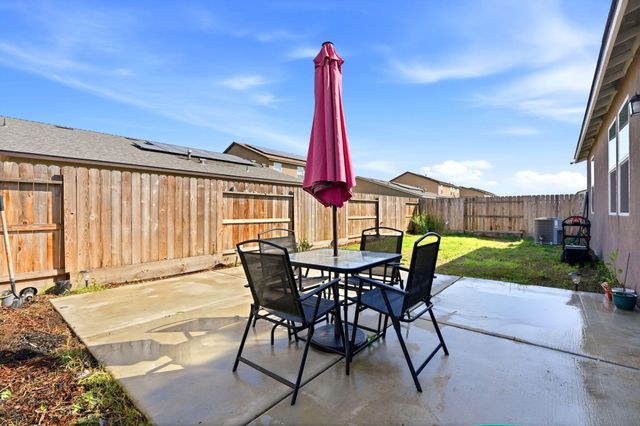 1834 W Twilight Street, Hanford, CA 93230