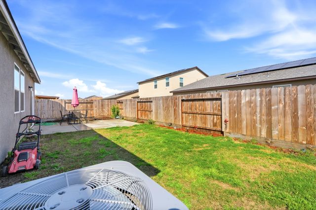 1834 W Twilight Street, Hanford, CA 93230