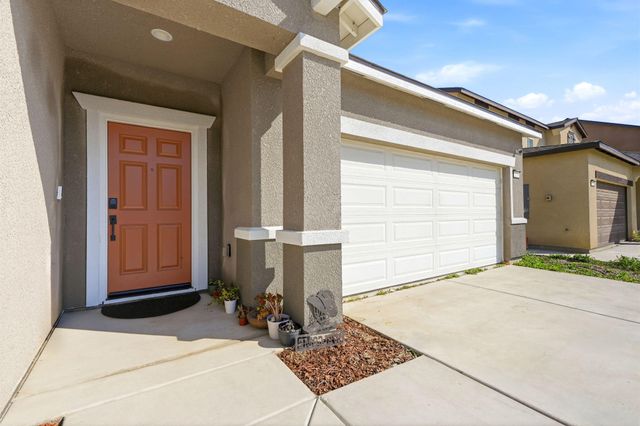 1834 W Twilight Street, Hanford, CA 93230