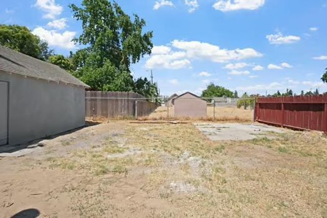 223 Alaska St, Turlock, CA 95380