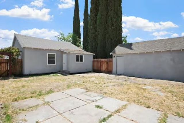 223 Alaska St, Turlock, CA 95380