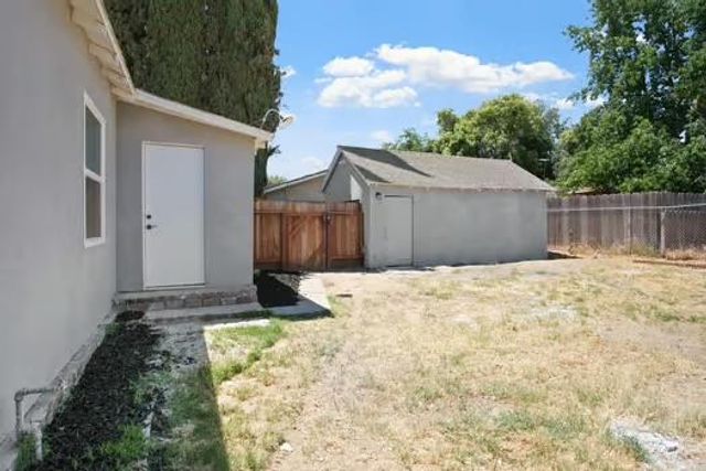 223 Alaska St, Turlock, CA 95380