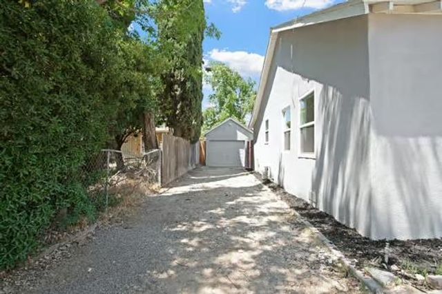 223 Alaska St, Turlock, CA 95380