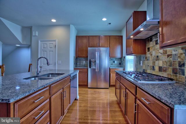 9612 STOCKWELL LN, Fairfax, VA 22031