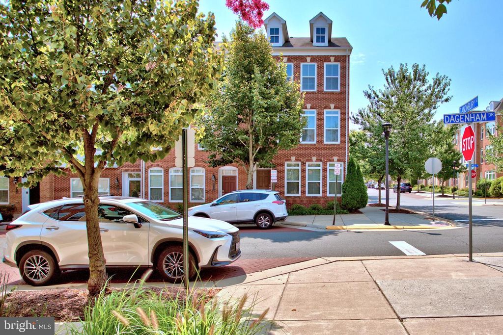 9612 STOCKWELL LN, Fairfax, VA 22031