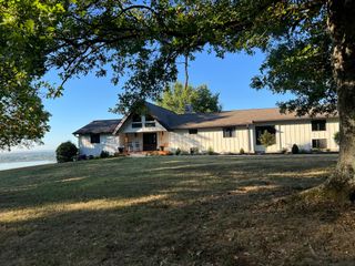 2202 Darks Mill Rd, Columbia, TN 38401