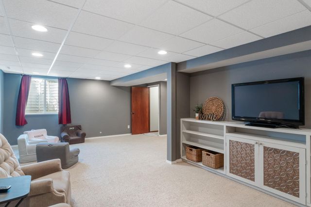 1101 Lois Lane, Waterloo, IA 50702