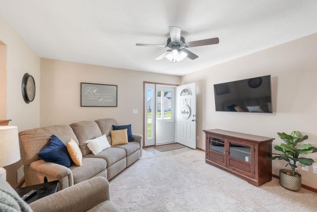 1101 Lois Lane, Waterloo, IA 50702