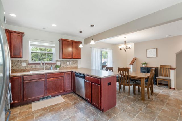 1101 Lois Lane, Waterloo, IA 50702