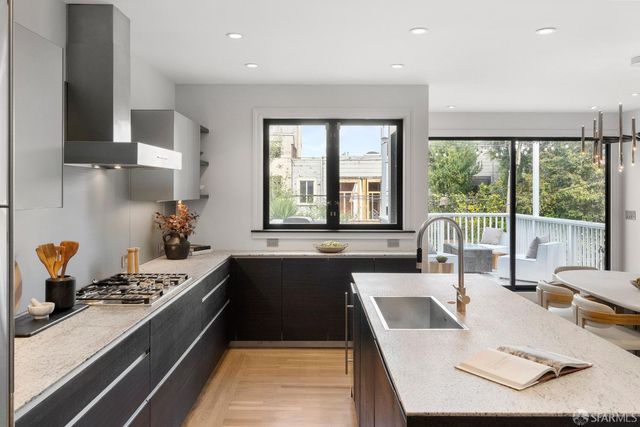 172 Cervantes Boulevard, San Francisco, CA 94123