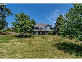 295 FAIRWAY VILLAGE Ln, Roseburg, OR 97471
