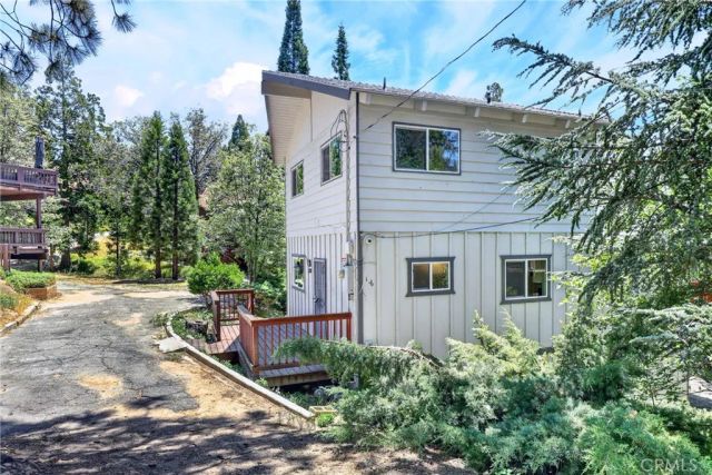 1106 Grass Valley Rd, Lake Arrowhead, CA 92352