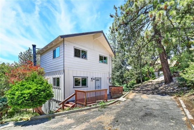 1106 Grass Valley Rd, Lake Arrowhead, CA 92352