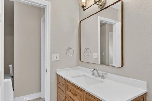 1106 Grass Valley Rd, Lake Arrowhead, CA 92352