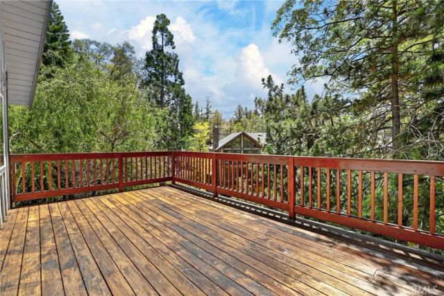 1106 Grass Valley Rd, Lake Arrowhead, CA 92352