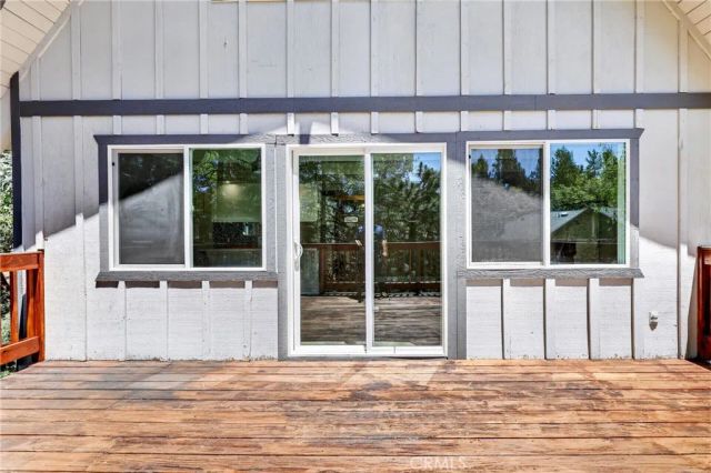 1106 Grass Valley Rd, Lake Arrowhead, CA 92352
