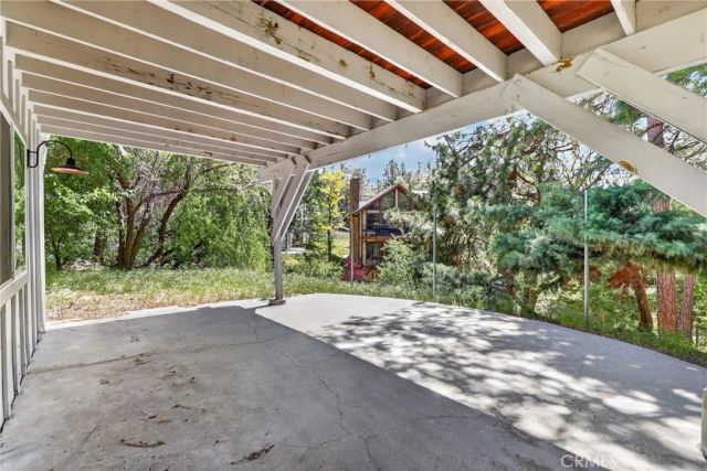 1106 Grass Valley Rd, Lake Arrowhead, CA 92352