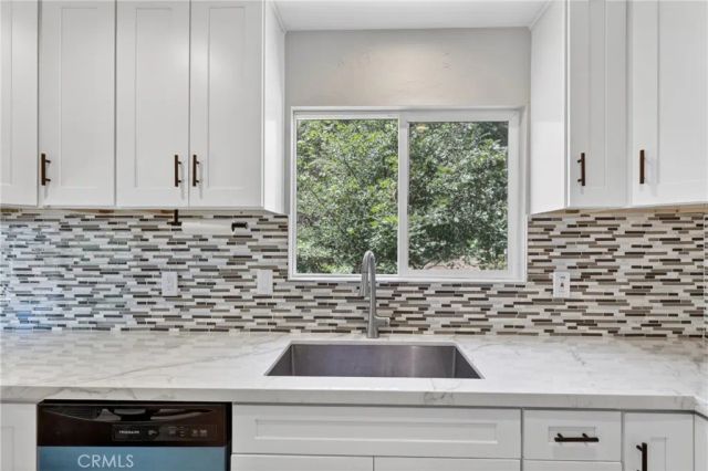 1106 Grass Valley Rd, Lake Arrowhead, CA 92352