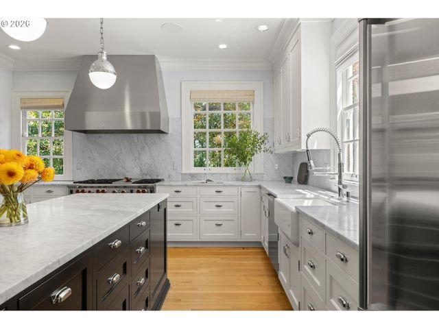 2228 Sw 21ST Ave, Portland, OR 97201