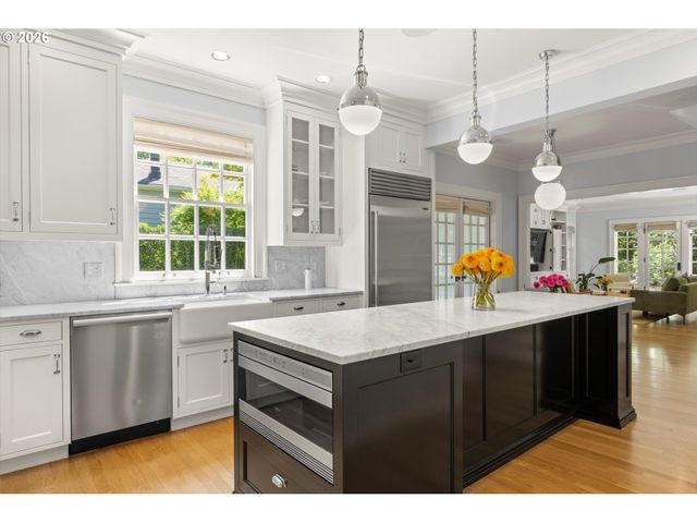 2228 Sw 21ST Ave, Portland, OR 97201