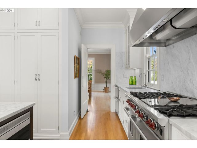 2228 Sw 21ST Ave, Portland, OR 97201