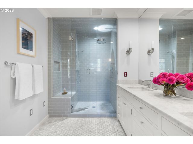 2228 Sw 21ST Ave, Portland, OR 97201