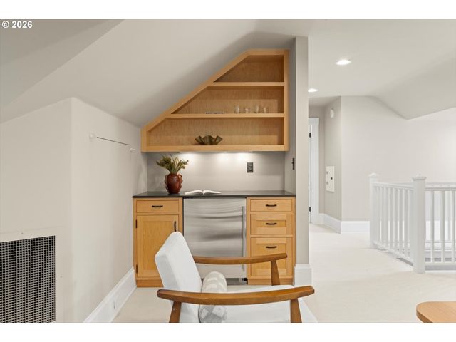 2228 Sw 21ST Ave, Portland, OR 97201