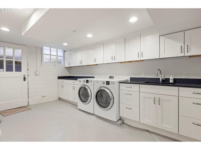 2228 Sw 21ST Ave, Portland, OR 97201