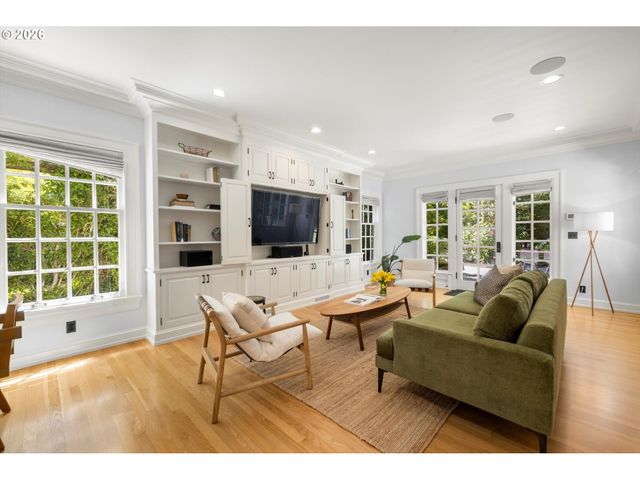2228 Sw 21ST Ave, Portland, OR 97201