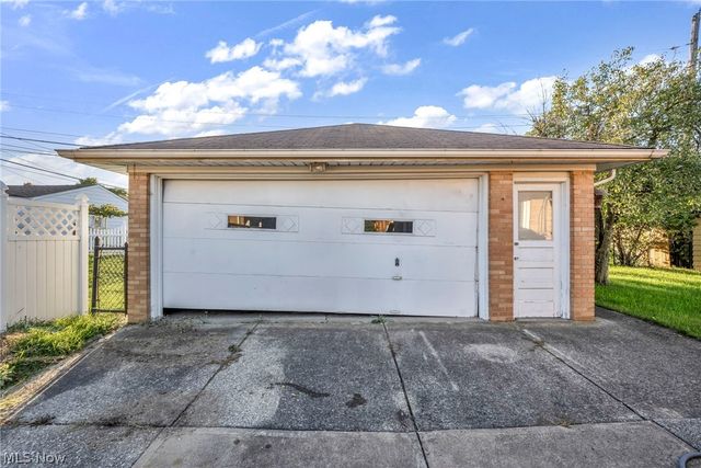 4208 Spring Crest Drive, Brooklyn, OH 44144