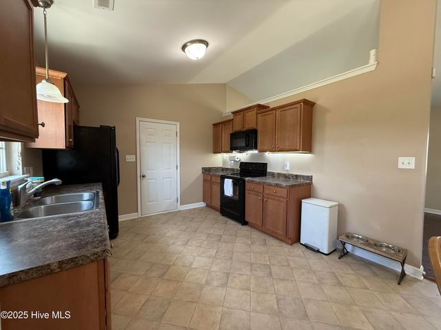 607 Parsley Drive, Hubert, NC 28539