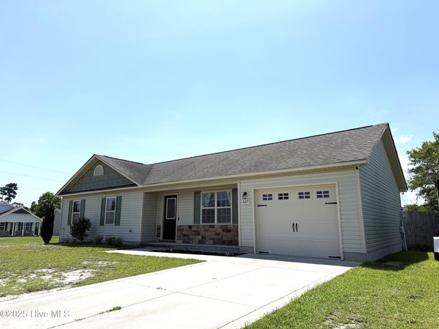 607 Parsley Drive, Hubert, NC 28539