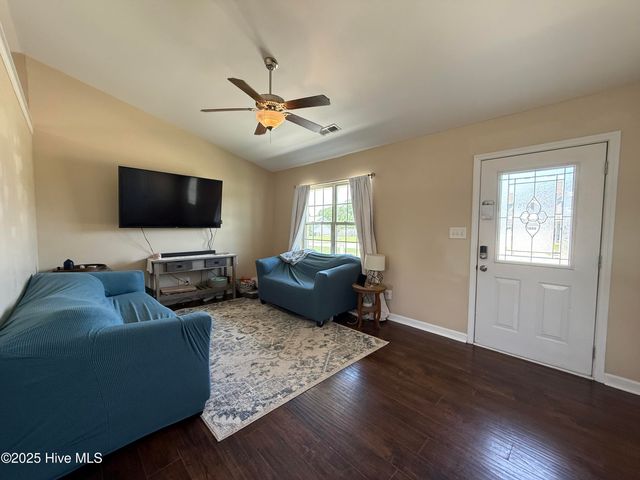 607 Parsley Drive, Hubert, NC 28539