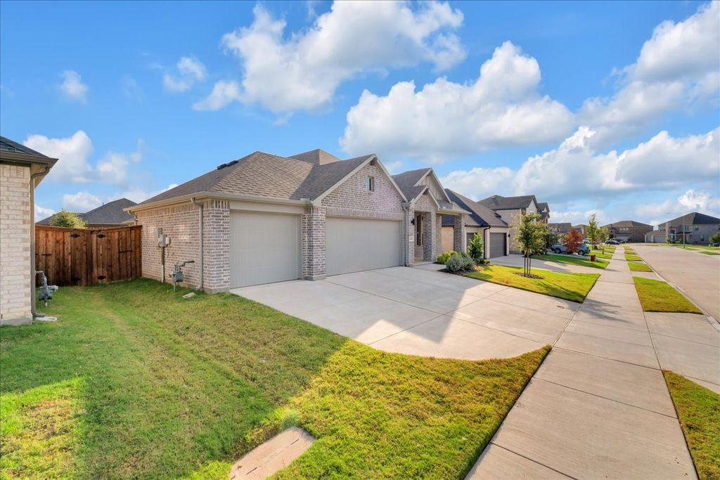 1216 Nuevo Rancho Lane, Fort Worth, TX 76052 — photo 2
