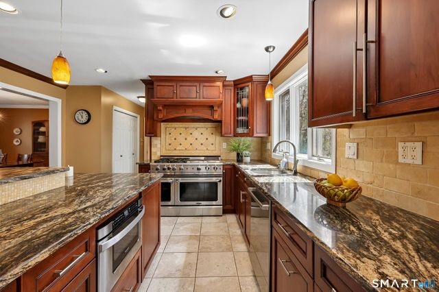 86 Quail Run, Madison, CT 06443