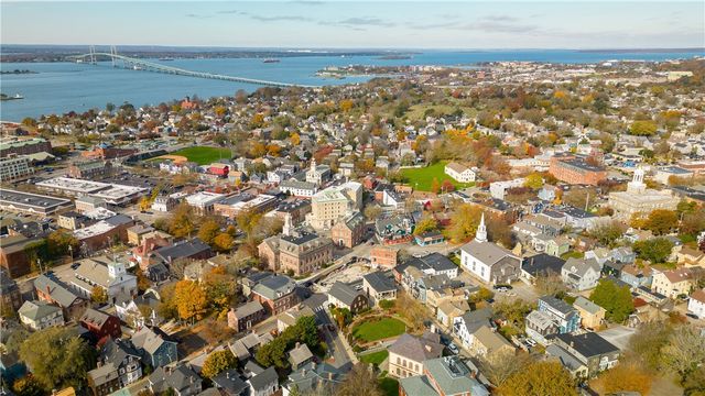 8 Barney Street B, Newport, RI 02840