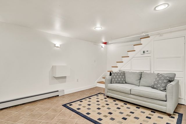 2 Maria Ct, Woburn, MA 01801