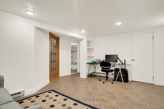 2 Maria Ct, Woburn, MA 01801